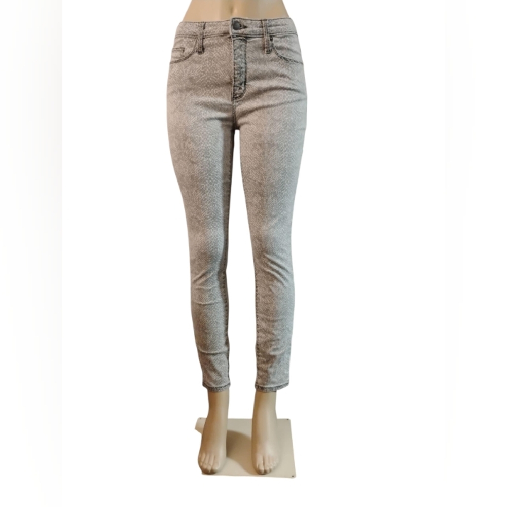 Universal Thread Light Gray Ankle Jeans